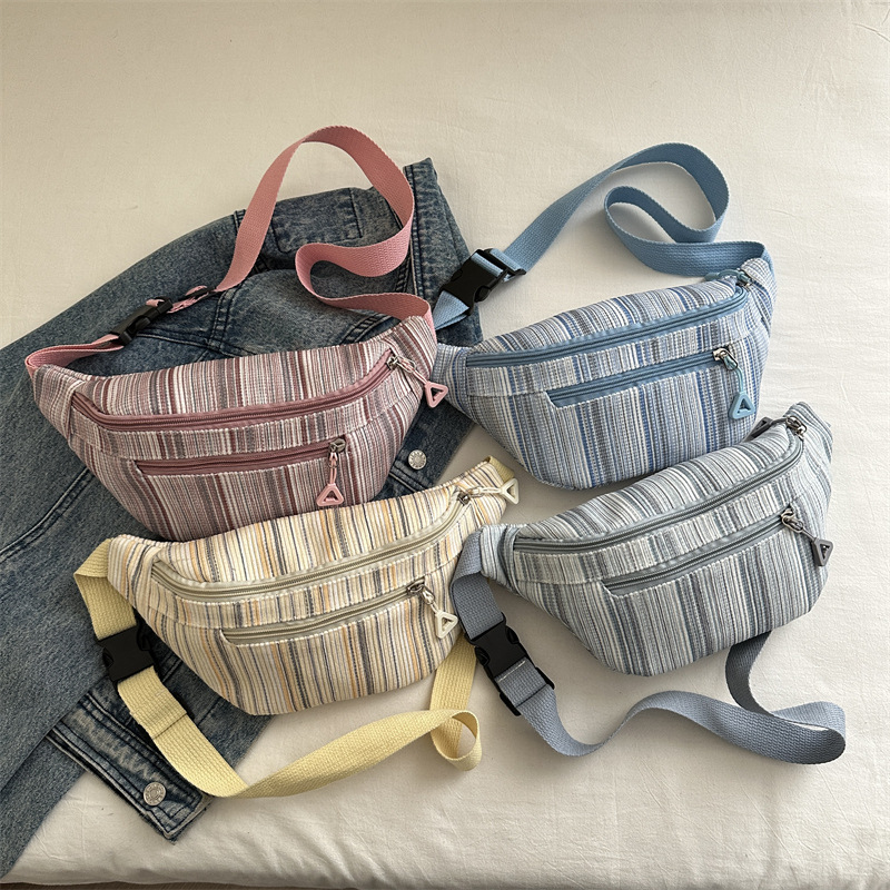 Pleated and striped contrasting color, fresh and versatile, large-capacity nylon fabric saddle bag, commuter single-shoulder women's bag Application Scenario