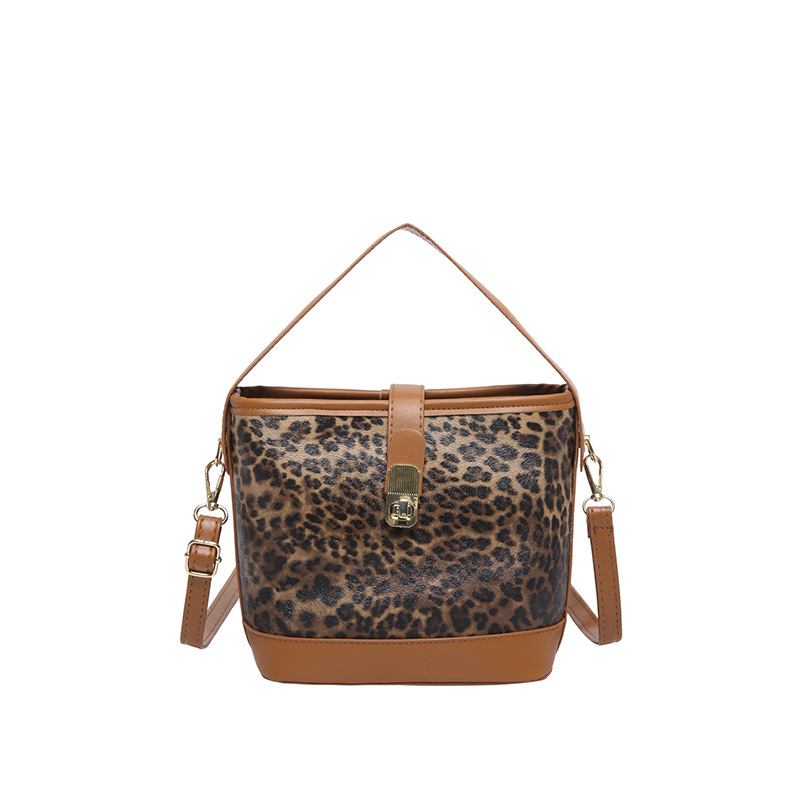 A niche design bag for women's 2024 new winter, stylish and individualistic single-shoulder crossbody bag, and a fashionable hand-held bucket bag Item Picture