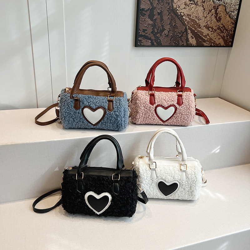 Fluffy women's large-capacity 2024 new winter casual single-shoulder crossbody bag, hand-held fluffy pillow bag Application Scenario