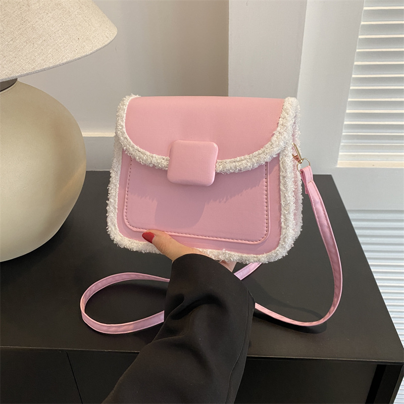 The 2024 new women's bag, a high-end retro small bag with a trendy color contrast, is versatile and stylish. It's a furry crossbody bag and a small square bag full figure