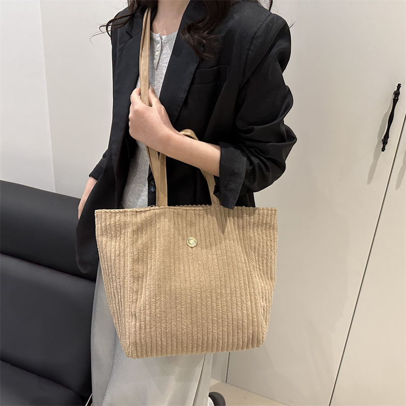 Fashionable and casual underarm bag for women, Spring 2025 new Korean-style trendy retro single-shoulder handbag, high-end tote bag for women Specification drawing