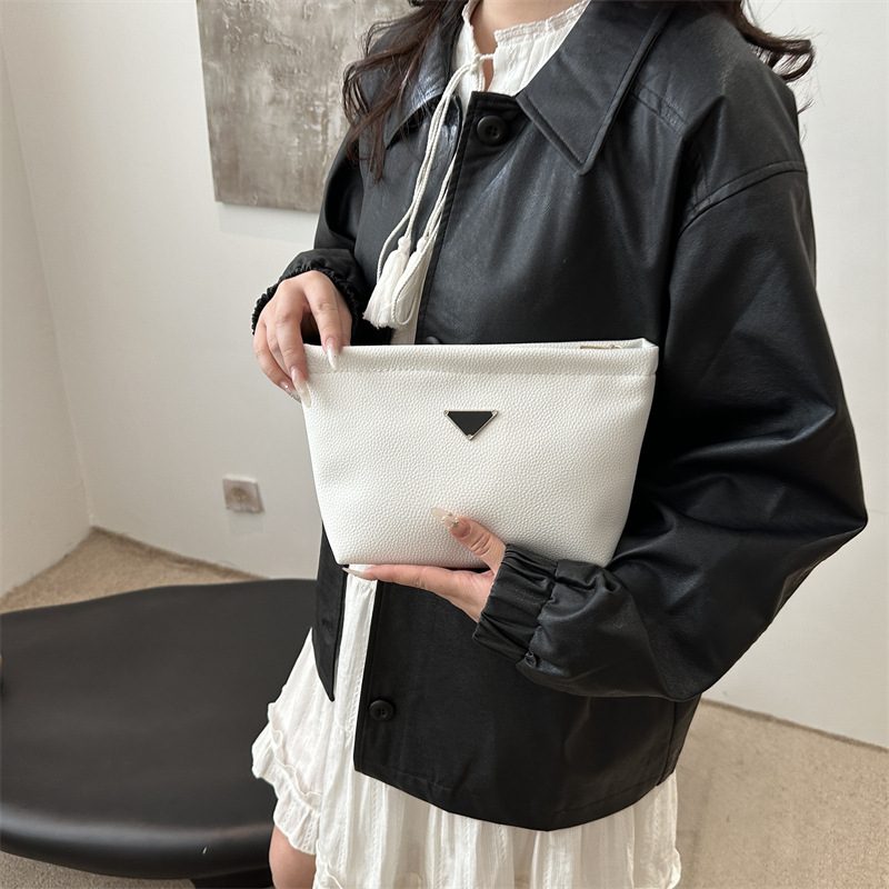 Spring 2025 Korean version single-shoulder bag, soft leather new youth trend bag, large capacity bucket bag details Picture