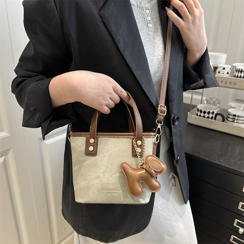 Handbag for Women 2025 New style fresh and simple single-shoulder bag crossbody bag, fashionable and niche, barrel-shaped texture casual women's bag details Picture