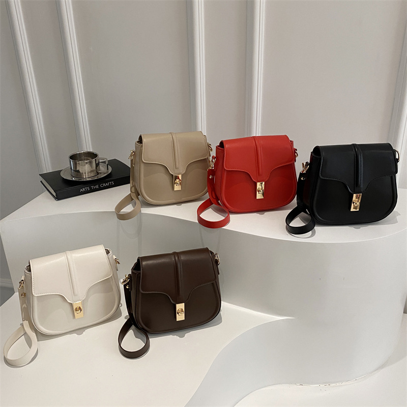 "Bag Girl 2025 Personalized hand-held crossbody bag, fashionable small square bag, new style, fashionable texture, patchwork single-shoulder bag. Application Scenario