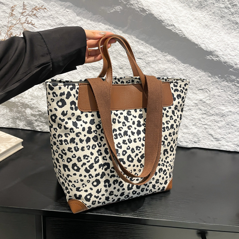 Cross-border trendy leopard print stylish large crossbody bag, 2024 new style handbag, color-blocking versatile commuter bucket bag full figure