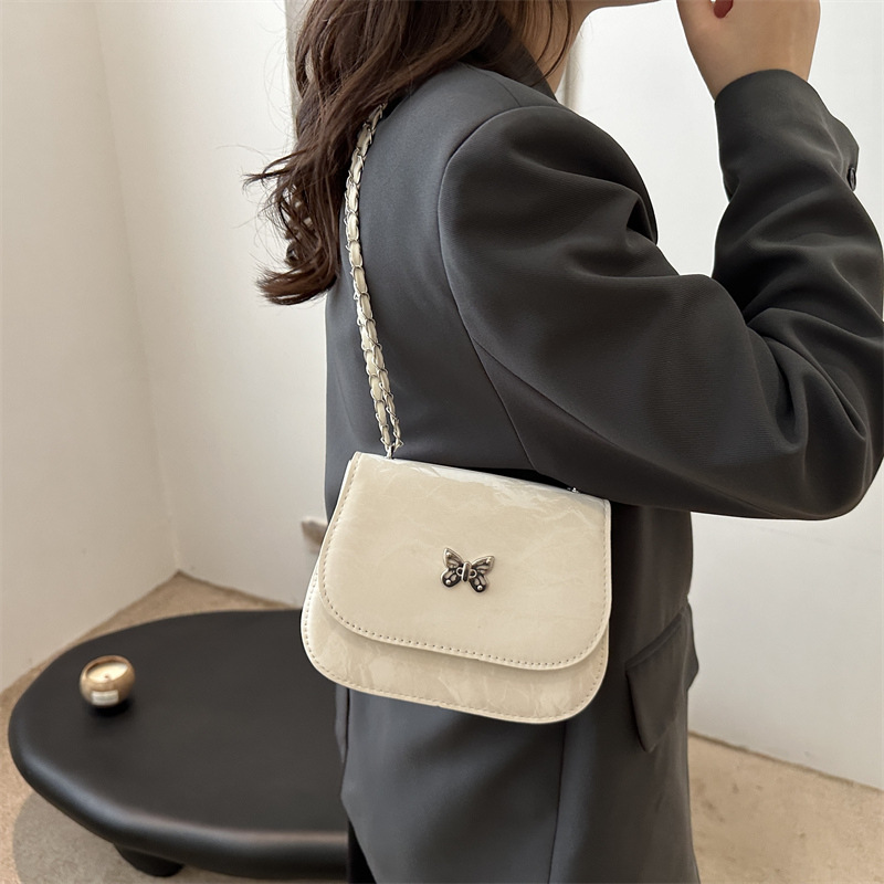 A niche design with a high-quality chain bag for women in the autumn of 2024. This small square bag is a commuter single-shoulder crossbody bag for girls Specification drawing
