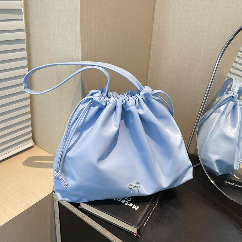Korean large-capacity pleated underarm tote bag for women, 2024 new autumn solid color single-shoulder bag, versatile bucket bag full figure
