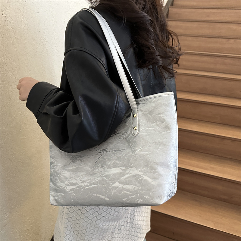 Simple commuting tote bag, large capacity, high-quality single-shoulder handbag, high appearance level, underarm bag, versatile tote bag Specification drawing