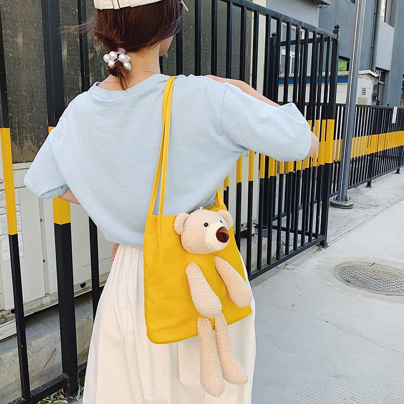 Korean Instagram canvas bag, a trendy and cute single-shoulder bag for girls in 2020, a student hand-held shopping bag with a little bear full figure