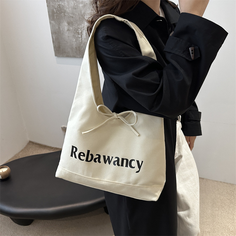 A new Japanese casual and elegant handbag for the autumn of 2024, featuring a fashionable, lightweight and simple single-shoulder underarm tote bag for commuting details Picture