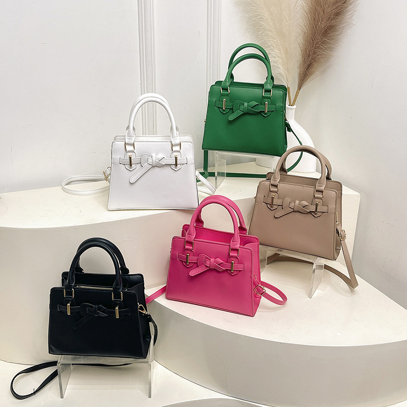 The 2025 new spring style square bag with a high-end feel, a single-shoulder hand-carry crossbody bag, is a versatile and simple women's bag for casual daily use Application Scenario