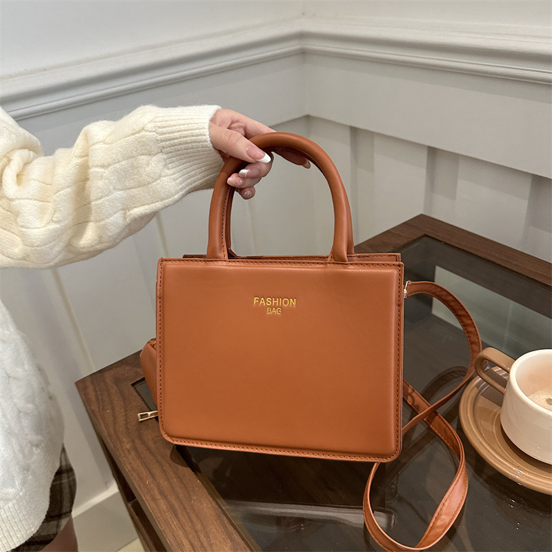 New large-capacity casual and simple tote bag, versatile and fashionable single-shoulder bag, trendy commuting and school crossbody bag full figure