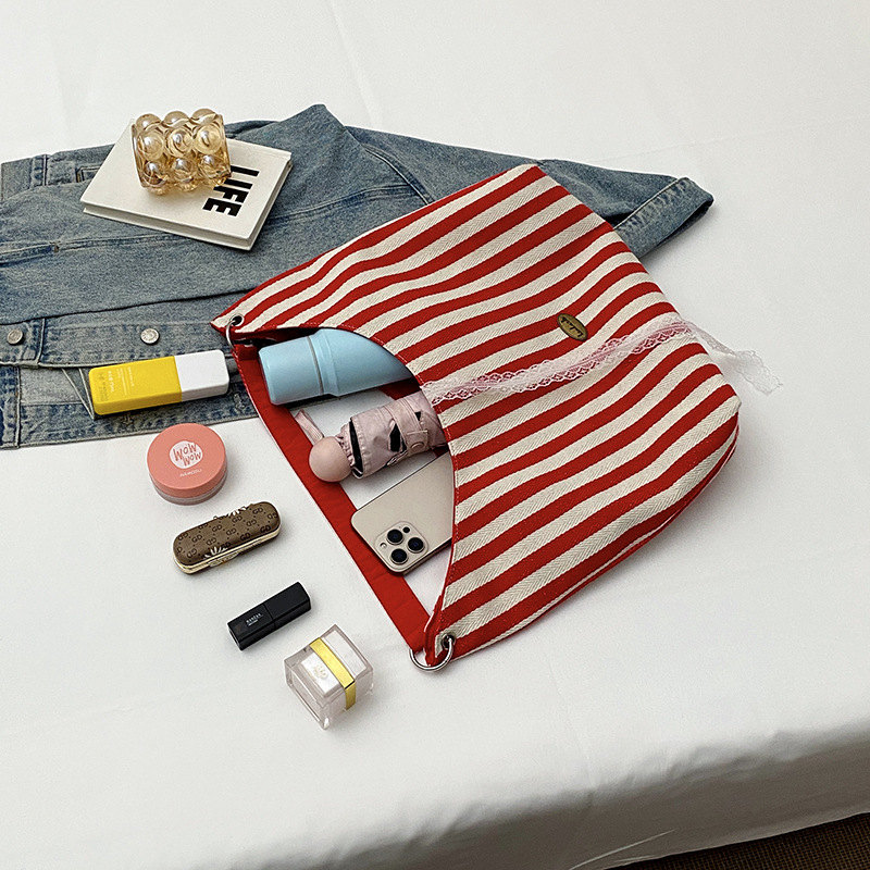 Striped double-sided single-shoulder bag, new summer cute printed letter canvas bag, large capacity simple letter commuting bag Application Scenario