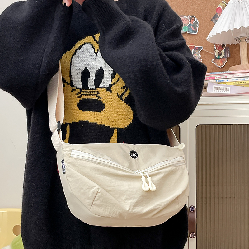 Versatile sports cycling chest bag 2025 new style daily commuting single-shoulder crossbody bag, portable and simple dumpling bag customization Application Scenario