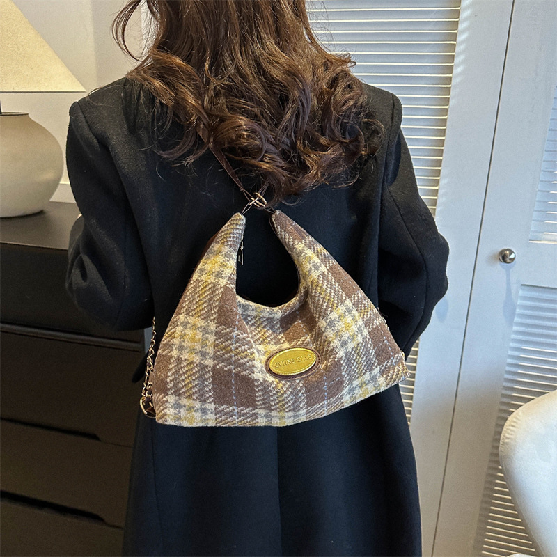 Large-capacity checkered backpack, versatile new shoulder bag, high-end, simple and niche casual tote bag handbag Specification drawing