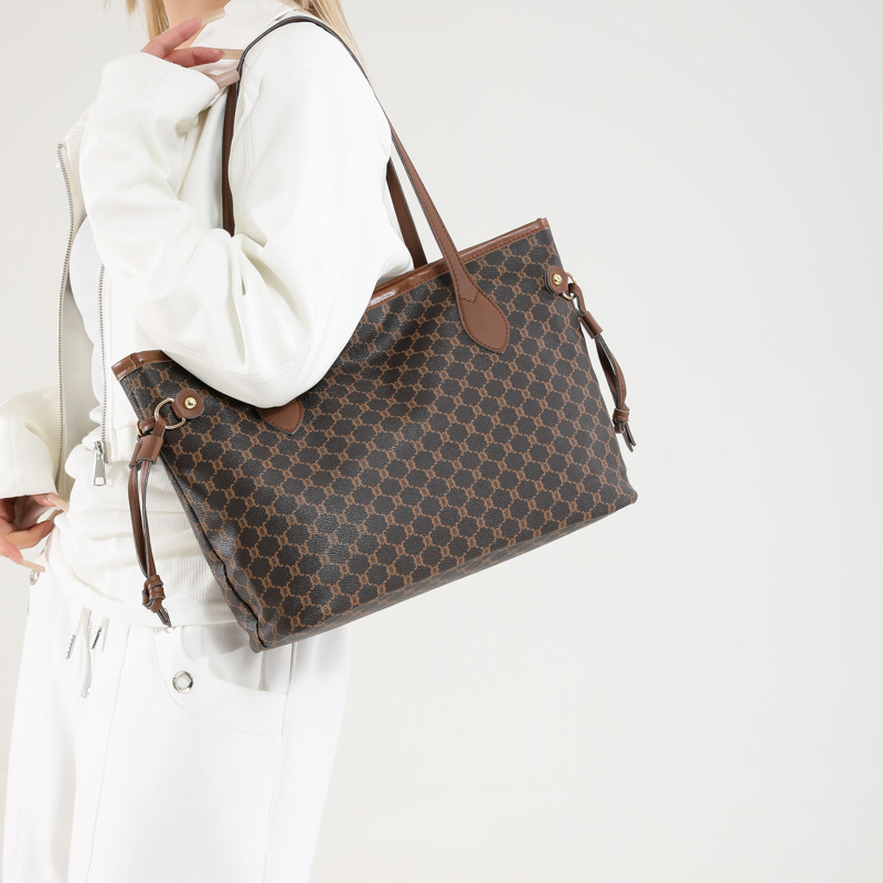 Cross-border bags, high-end retro large-capacity printed bags, new fashionable commuting tote bags, shoulder bags, handbags Application Scenario