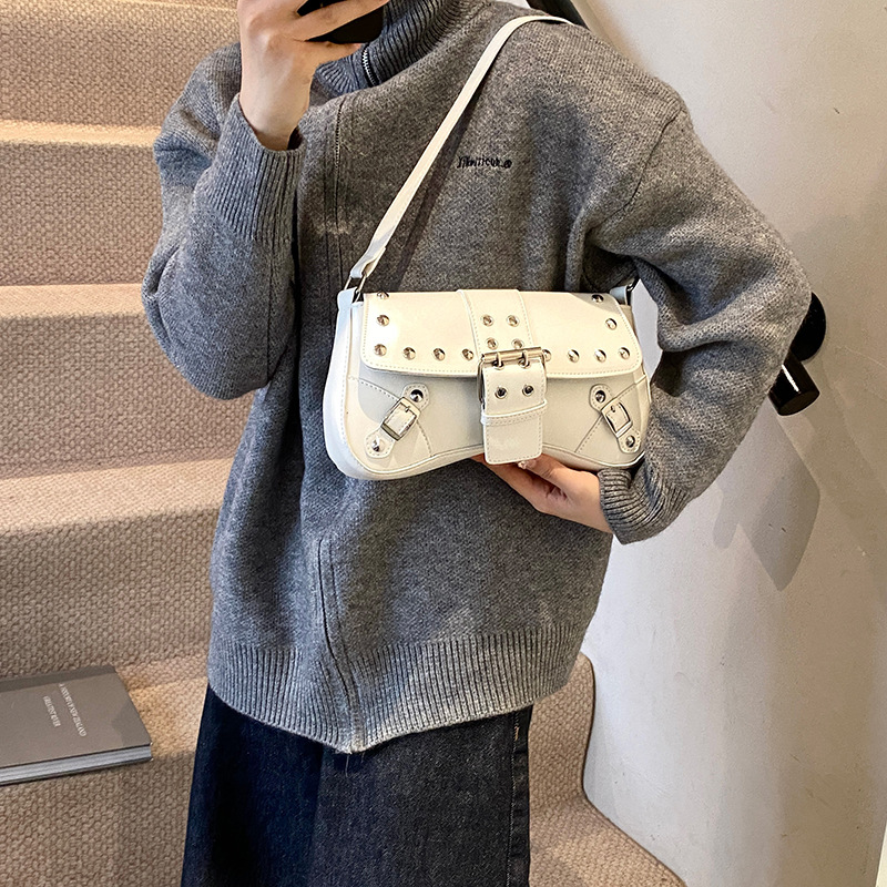 The new cross-border fashionable and simple single-shoulder bag, casual commuting crossbody bag, and trendy bag are the popular bags for women this year details Picture