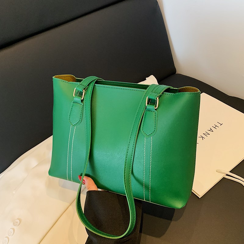 A new summer retro, fashionable, versatile and high-end tote bag for women in 2025 full figure