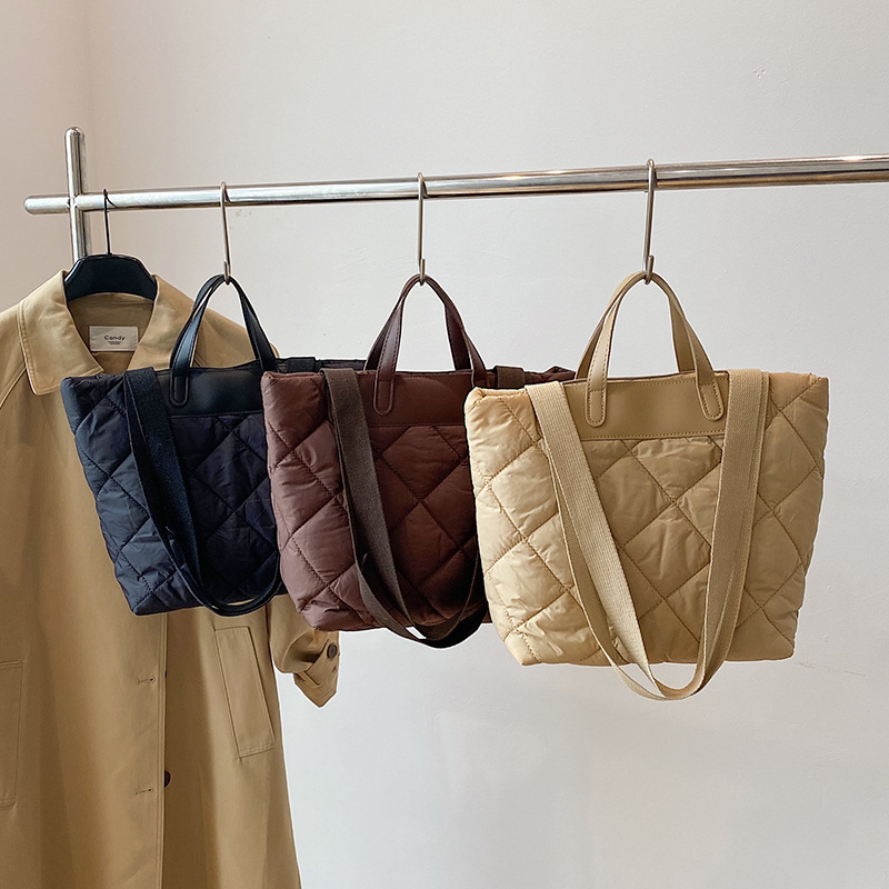 Casual large-capacity cotton-padded jacket bag 2024 winter new style niche solid-color cotton-padded jacket single-shoulder bag hand-carry crossbody tote bag Application Scenario