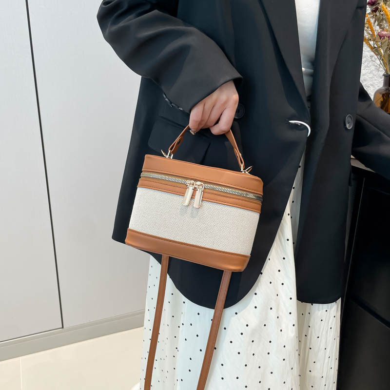 High-end leopard print small bucket bag for women 2025 new style, fashionable and versatile hand-held box bag, commuting single-shoulder crossbody bag details Picture