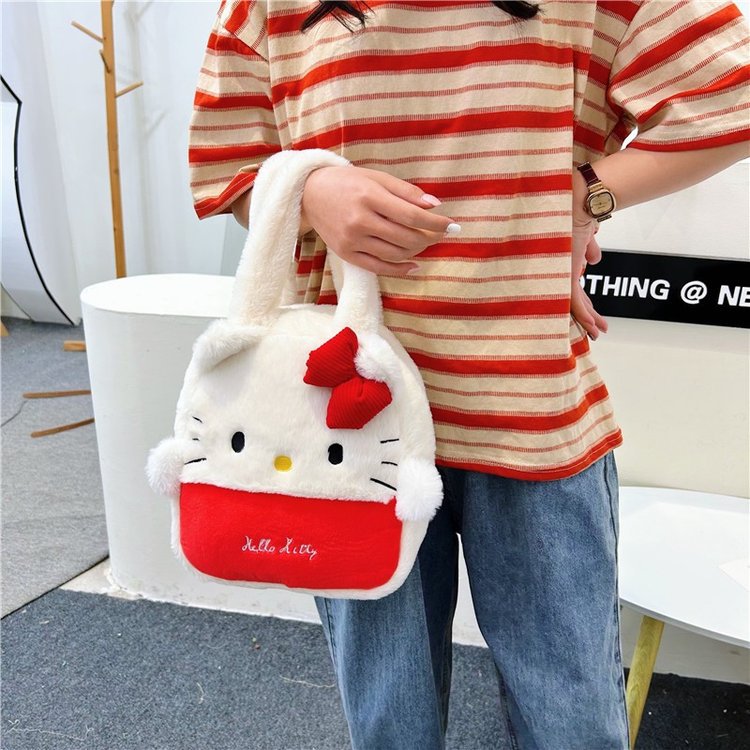 Plush single-shoulder bag 2023 new style fluffy handbag for girls, large capacity, popular cartoon cute small shoulder bag Application Scenario