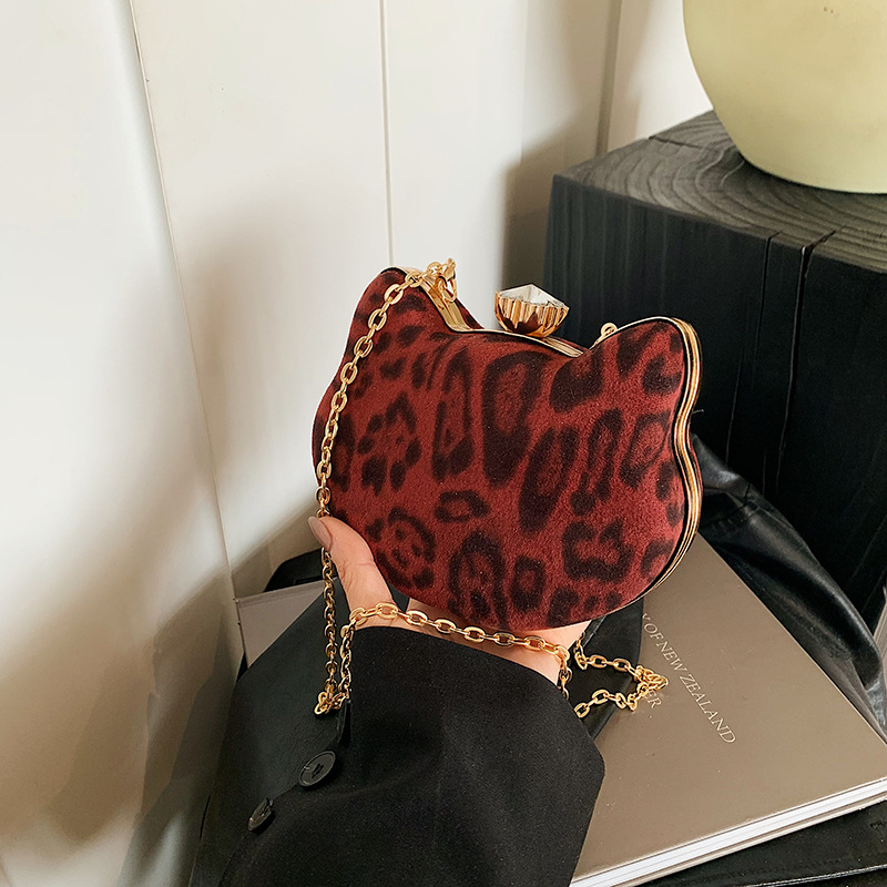Winter Trend 2024 New Korean-style stylish and fashionable leopard print individual women's chain lock crossbody single-shoulder bag full figure