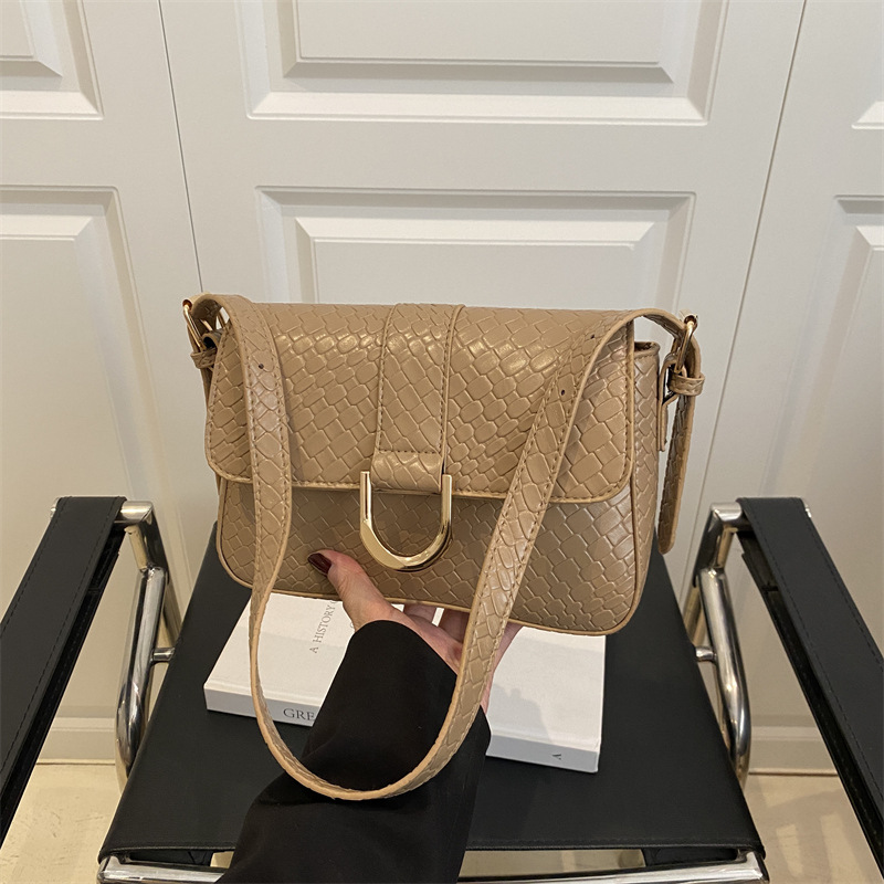 High-end quality women's bag, baguette underarm bag, new fashion 2025, single-shoulder versatile, retro crossbody bag, small square bag full figure