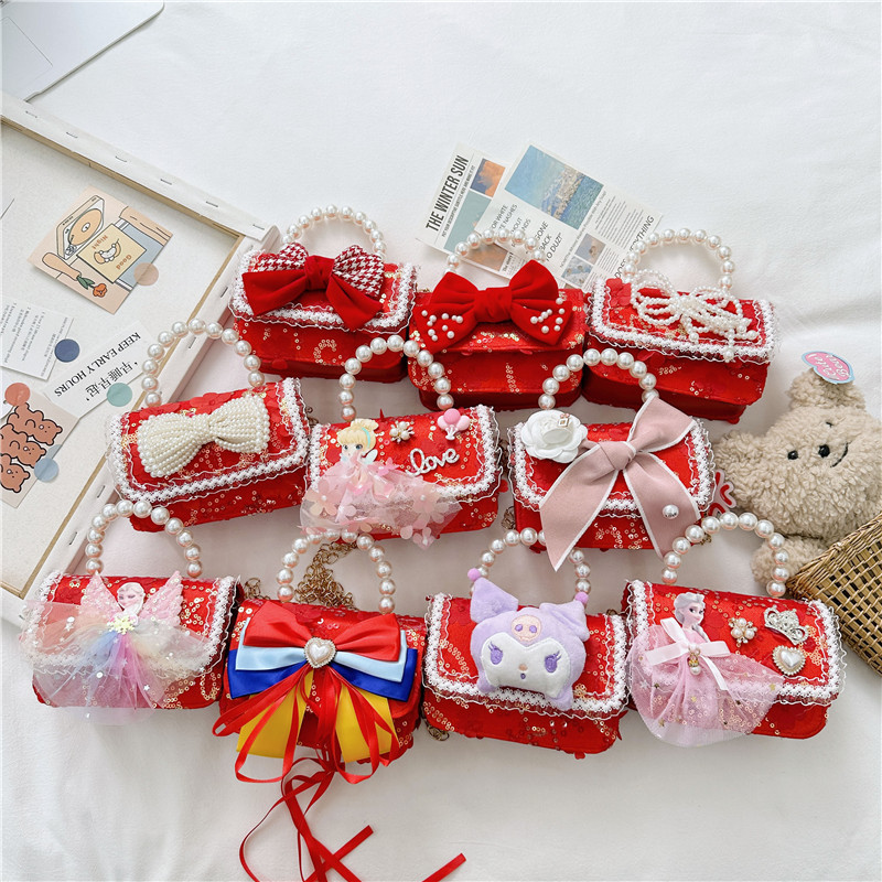 2024 red bag, fashionable princess accessory bag, bow pearl handbag, stylish children's crossbody bag Application Scenario