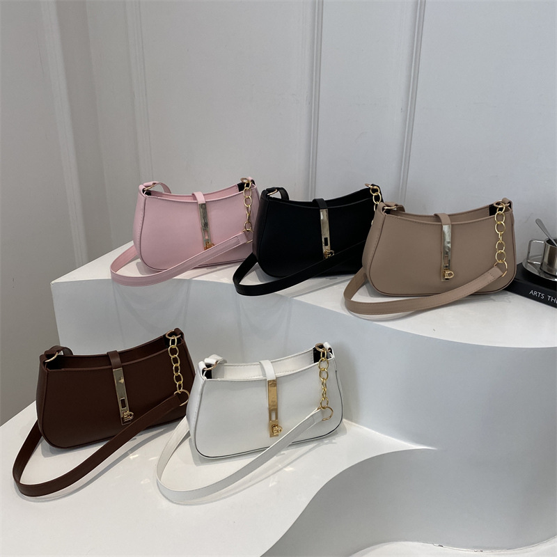 New trendy and versatile crossbody bag, fashionable single-shoulder bag, underarm bag. This year's popular and versatile women's bags Application Scenario