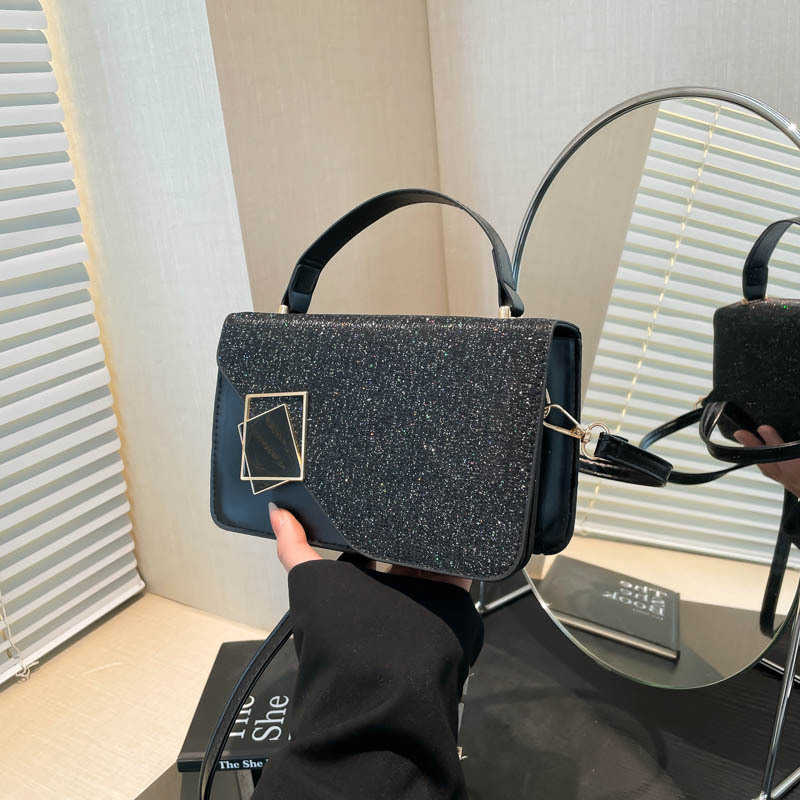A retro, fashionable and high-end texture handbag, a new trendy crossbody bag for urban commuting in 2025 full figure