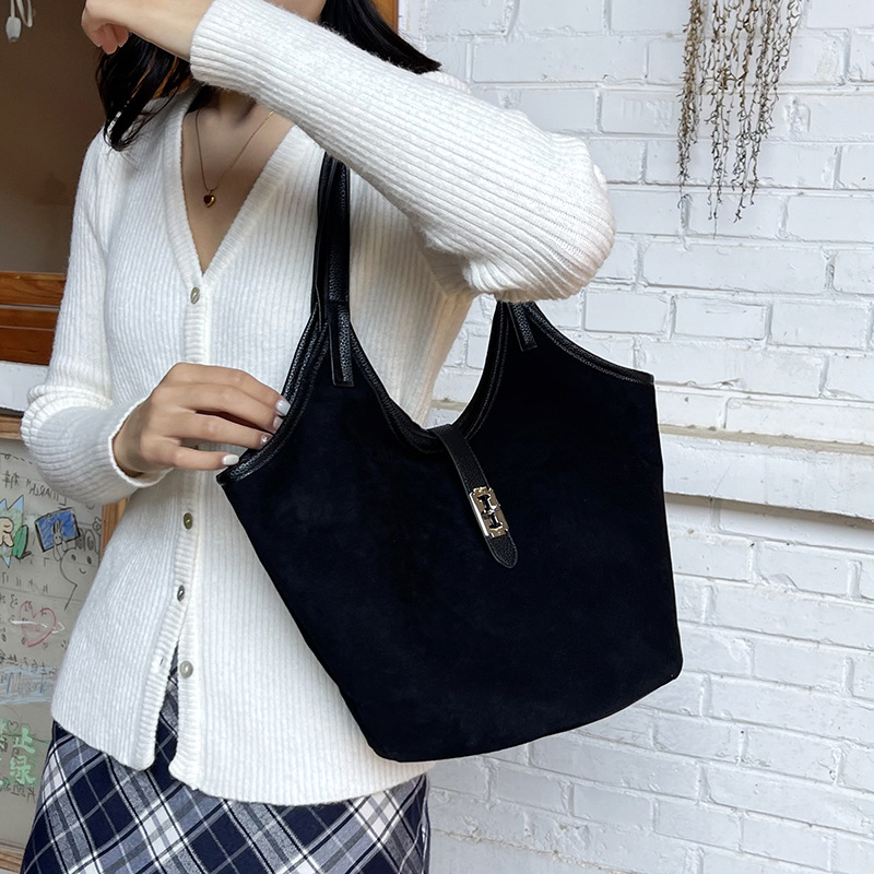 This year, large-capacity tote bags, fashionable and versatile single-shoulder bags, and college student class bags are all in fashion Specification drawing