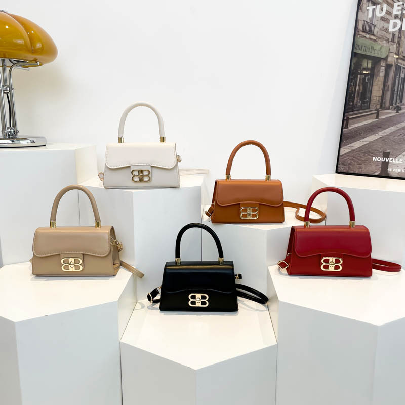 Fashion Handbag 2025 Spring/Summer New retro single-shoulder bag, Korean style trendy, casual and versatile, elegant crossbody bag Application Scenario