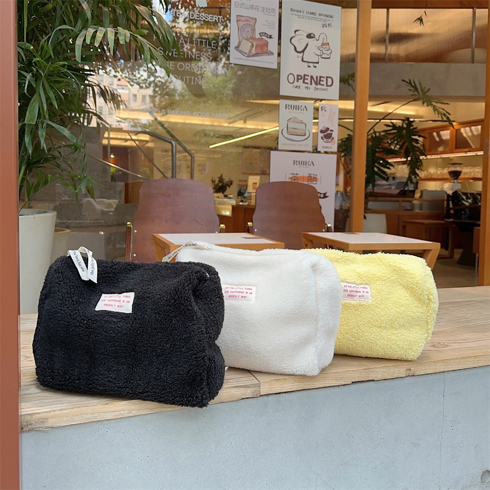 310153 Autumn and Winter large-capacity makeup bag, lamb plush skin care product storage bag, toiletry bag inner liner, travel bag details Picture