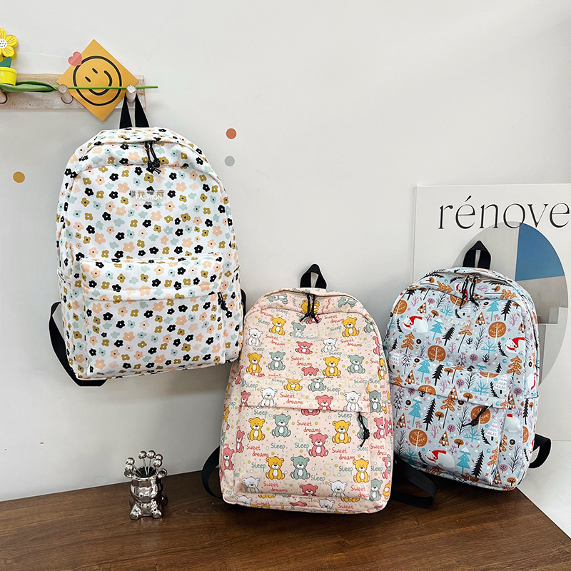 Spring 2025 new small flower-patterned backpack, large-capacity, cute and high-quality crossbody bag Application Scenario