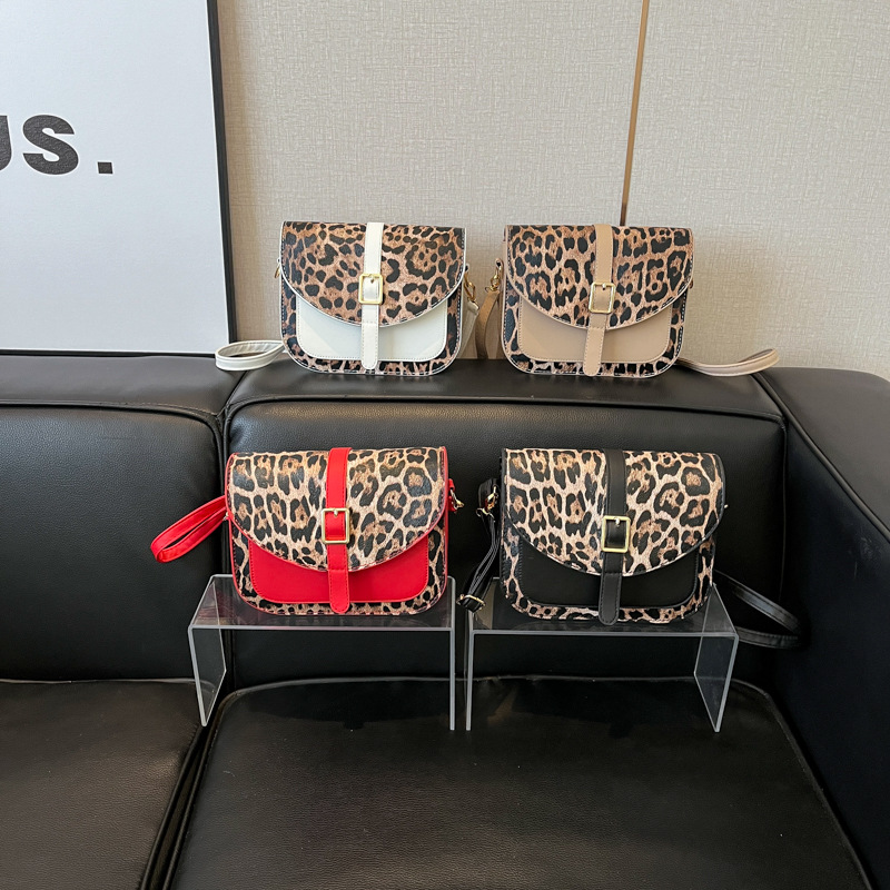 2025 New style, unique and niche design, Korean-style fashionable saddle bag, elegant leopard print women's single-shoulder crossbody underarm bag Application Scenario