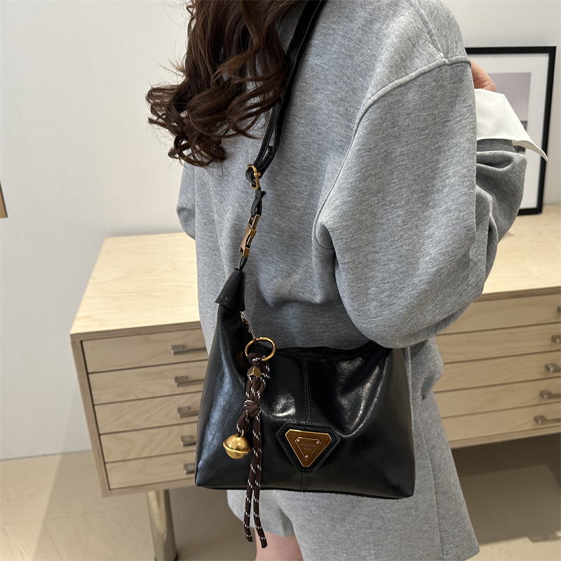 Large-capacity women's casual 2024 new niche design chain single-shoulder crossbody bag for work and commuting dumplings Specification drawing