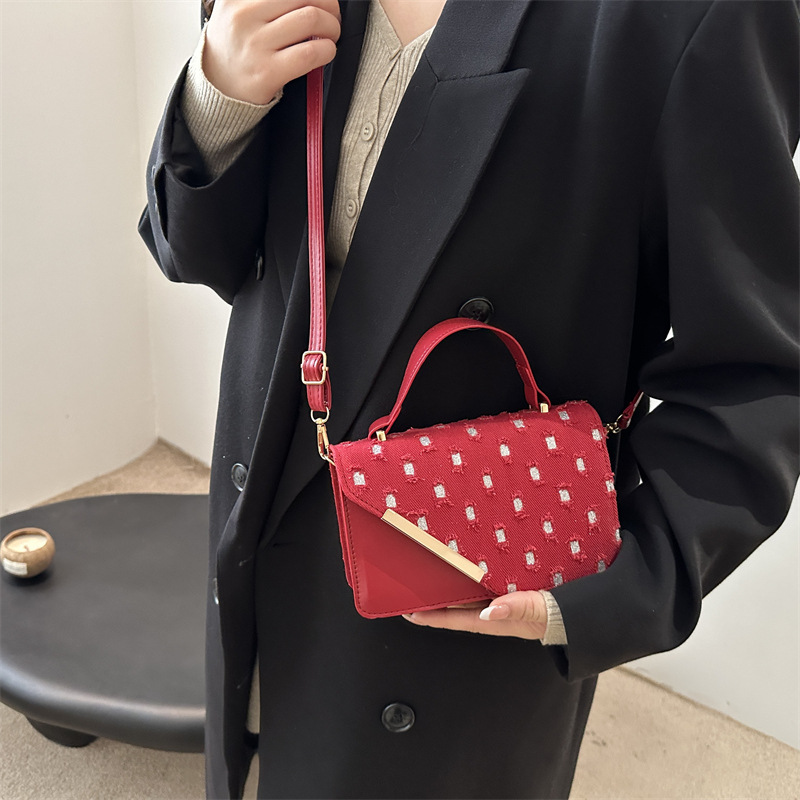 A fashionable, simple and elegant, niche casual single-shoulder bag for the new autumn of 2024, a popular Korean handbag for women Specification drawing