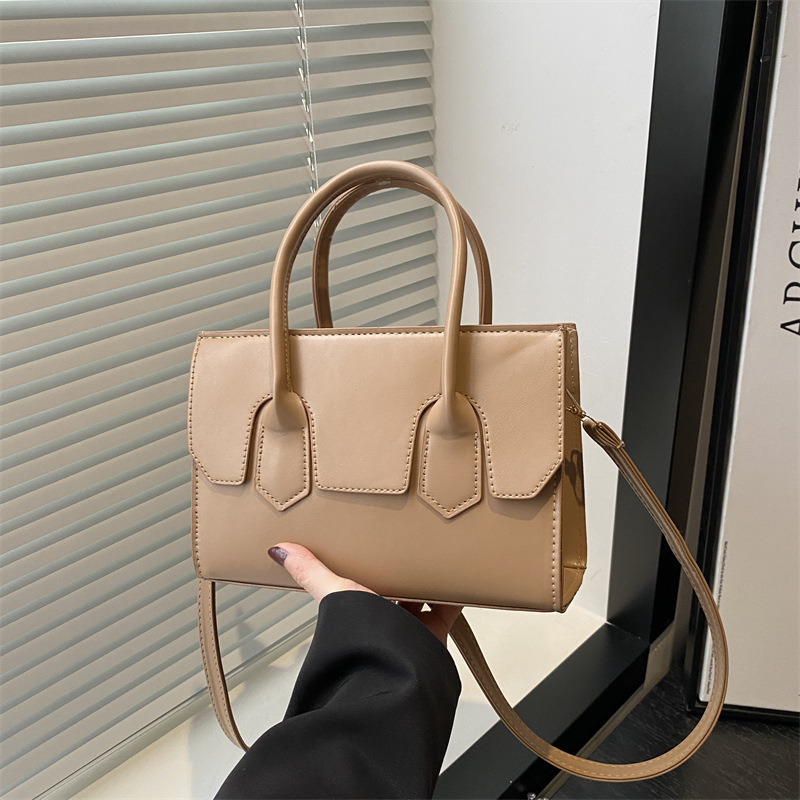 Fashionable and elegant commuter bag for women, new winter 2024 handbag, simple and individual single-shoulder crossbody bag full figure
