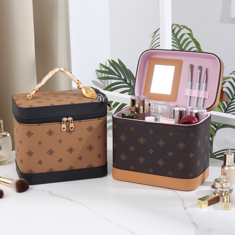 New large-capacity cosmetic bag with a fashionable and textured printed box, hand-held cosmetic case, small square bag with mirror, Amazon full figure