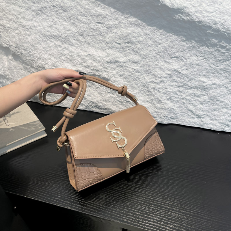 Fringed pendant simple hand-carry commuter bag for women, 2025 new retro and unique single-shoulder crossbody spring small square bag full figure