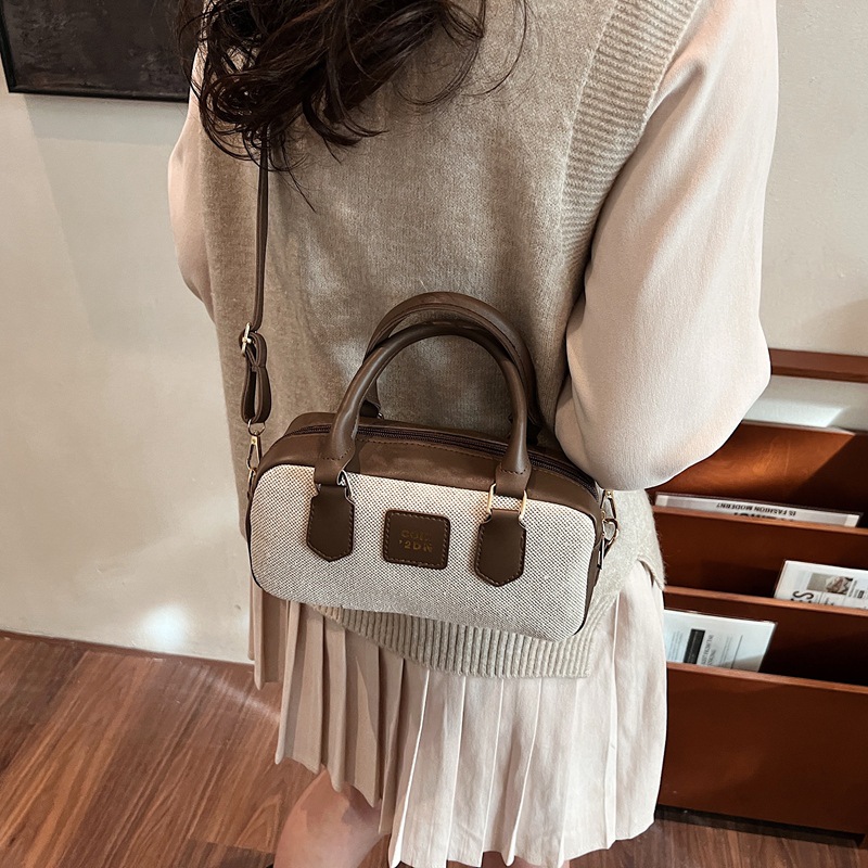 Retro niche bowling bag, women's handbag, Spring 2025 new simple single-shoulder crossbody bag, Boston bag details Picture