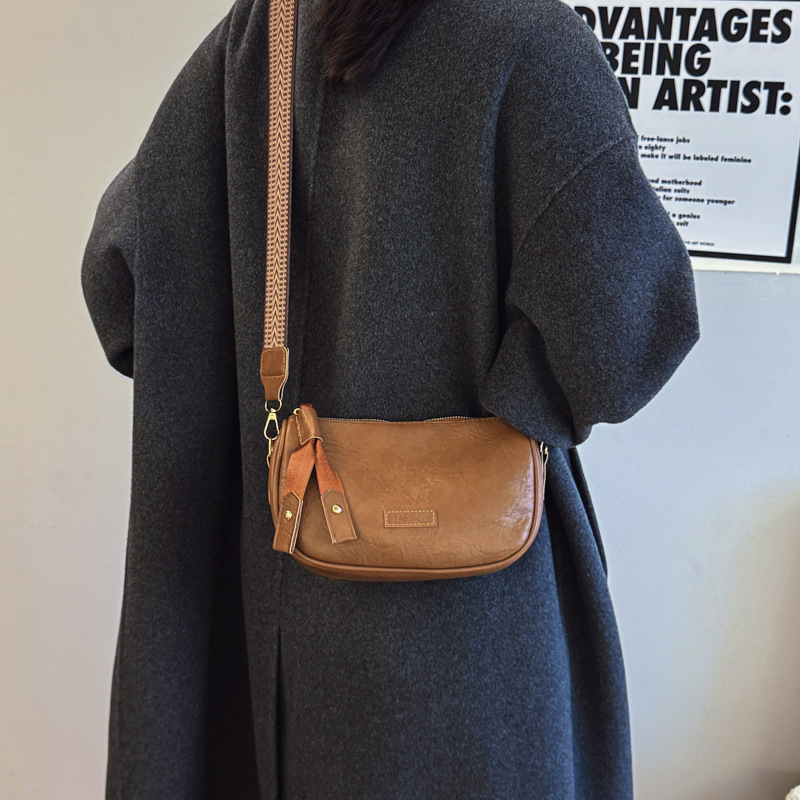 Retro pillow bag, casual and versatile dumpling bag, new wide-shoulder strap single-shoulder crossbody bag for winter 2024, cross-border trend Specification drawing