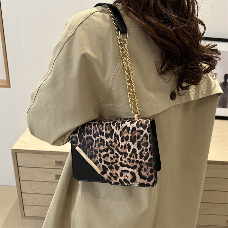 2024 New stylish and versatile single-shoulder crossbody bag with a high-end and niche design, underarm bag, women's leopard print small square bag Specification drawing