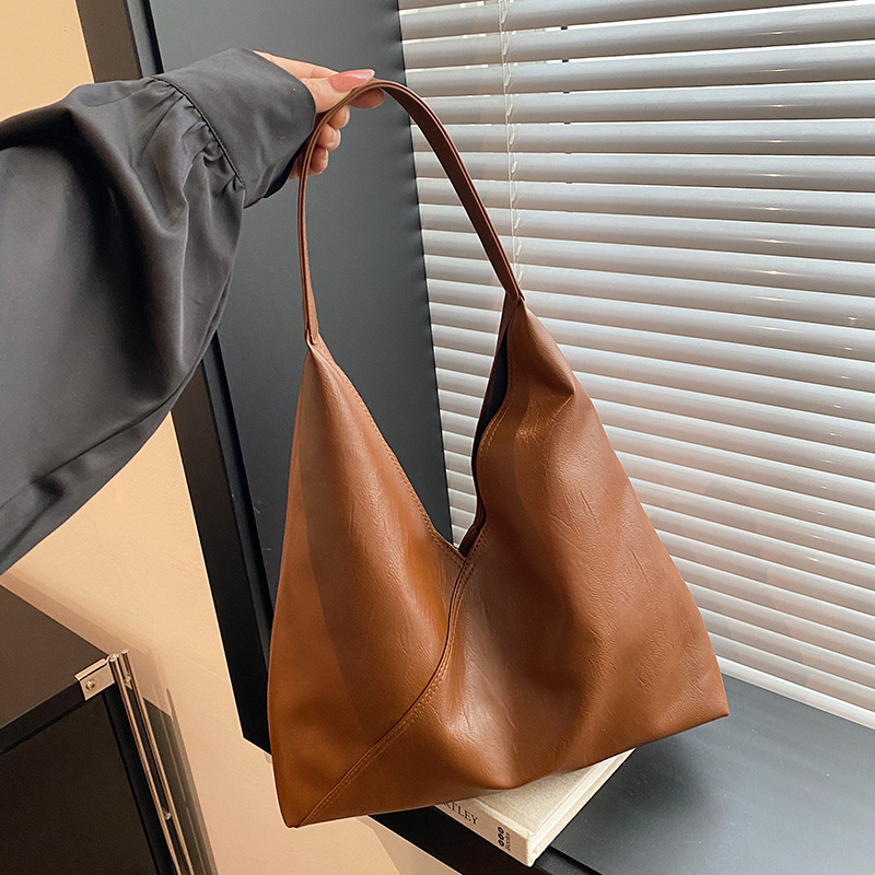 Soft surface retro solid color 2024 new style fashionable winter large-capacity casual commuting tote single-shoulder armpit bag full figure
