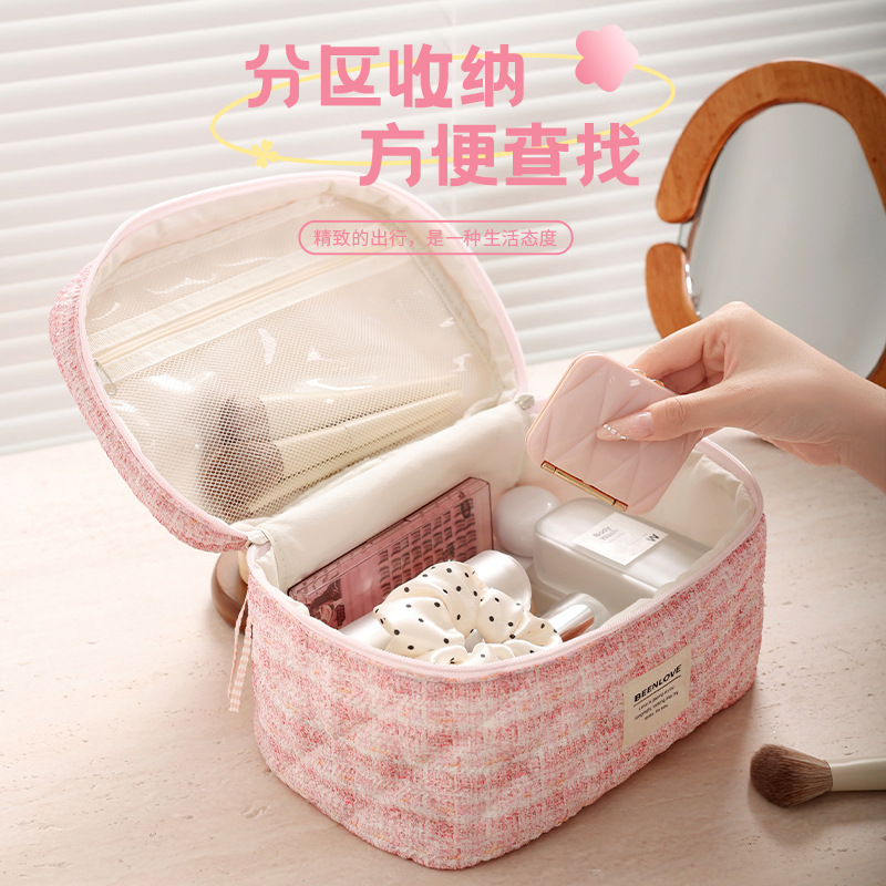 The new Embroidered Dream Heaven and Earth Cover makeup bag, travel cosmetics storage bag, small fragrance style makeup bag, large capacity, high-end feel Specification drawing