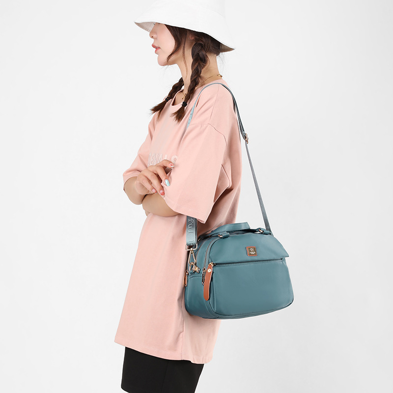 Colorful fox's autumn new large-capacity single-shoulder bag, water-resistant nylon multi-layer crossbody bag, women's fashion bag details Picture