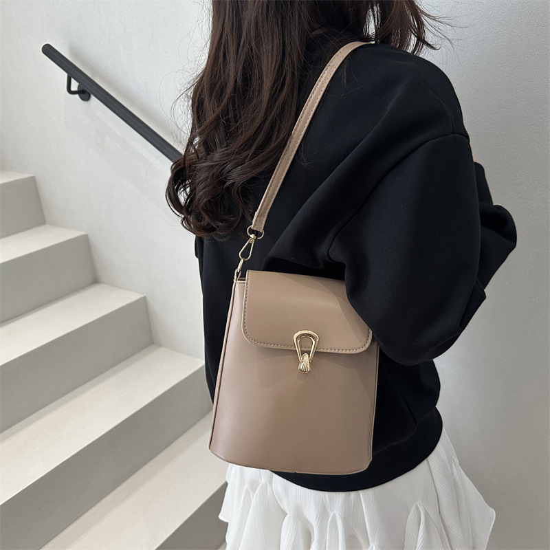 Bucket bag for women 2025 New Spring/Summer versatile single-shoulder crossbody bag for women, niche large-capacity underarm bag for women details Picture