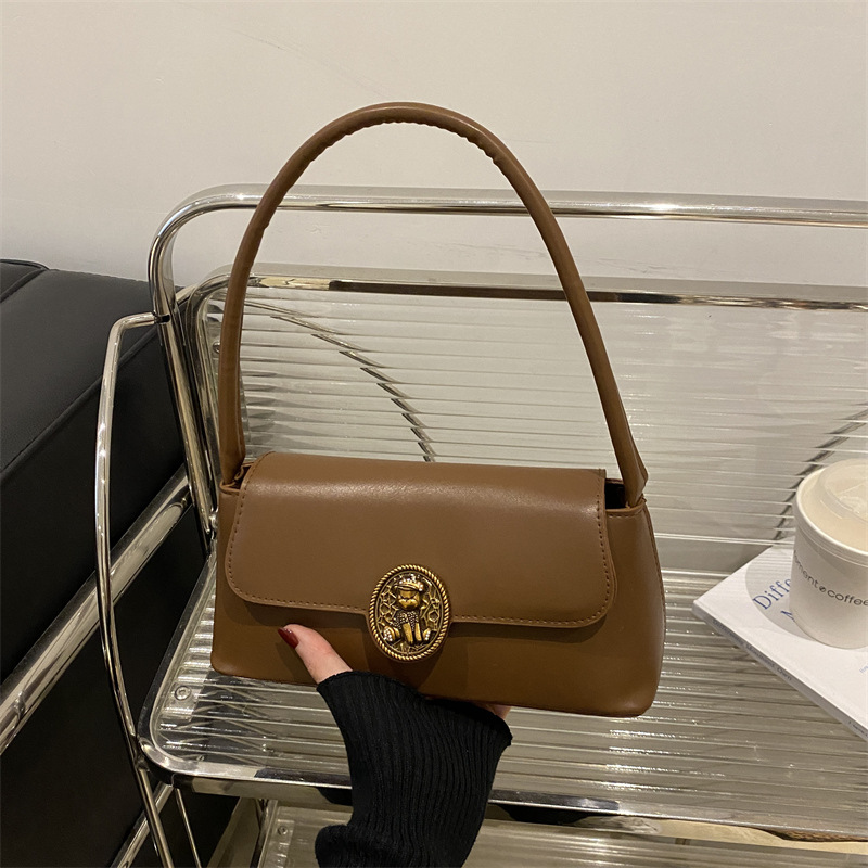 New solid-color bags for winter 2024, crossbody women's bags, underarm handbags, large-capacity, high-quality commuter bags full figure