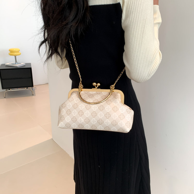 Fashionable seashell lock bag for women, 2025 new style chain diamond bag, single-shoulder bag, evening bag, crossbody handbag details Picture