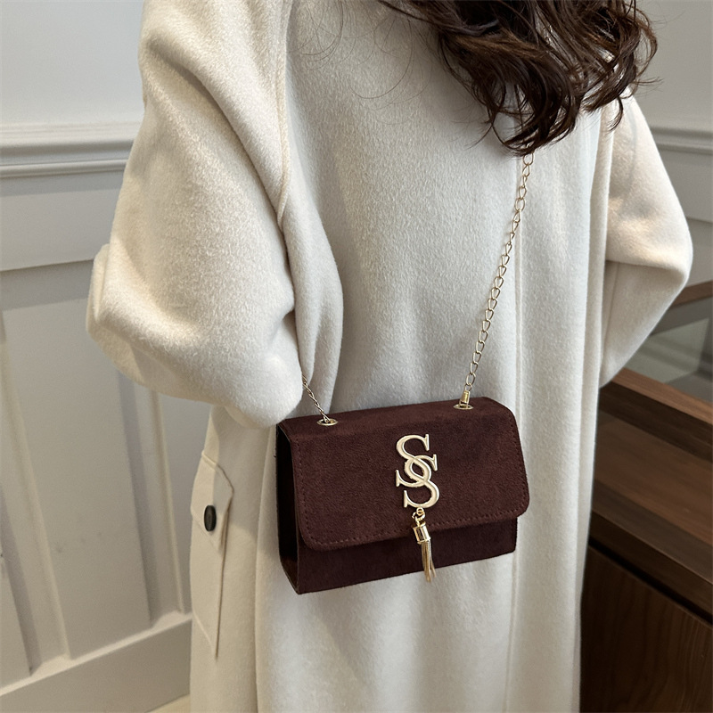 A simple and casual small square bag for the winter of 2024, a retro, casual and fashionable crossbody bag for women, a fashionable and individual single-shoulder bag Specification drawing